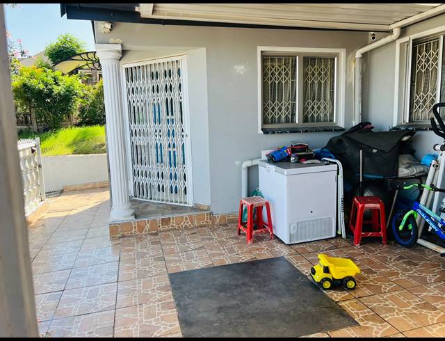 3 BEDROOM FREEHOLD FOR SALE IN NEWLANDS WEST